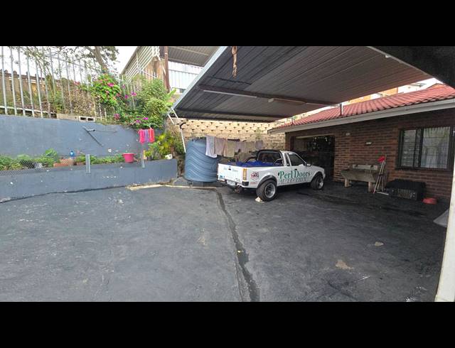 3 BEDROOM FREEHOLD FOR SALE IN SHALLCROSS